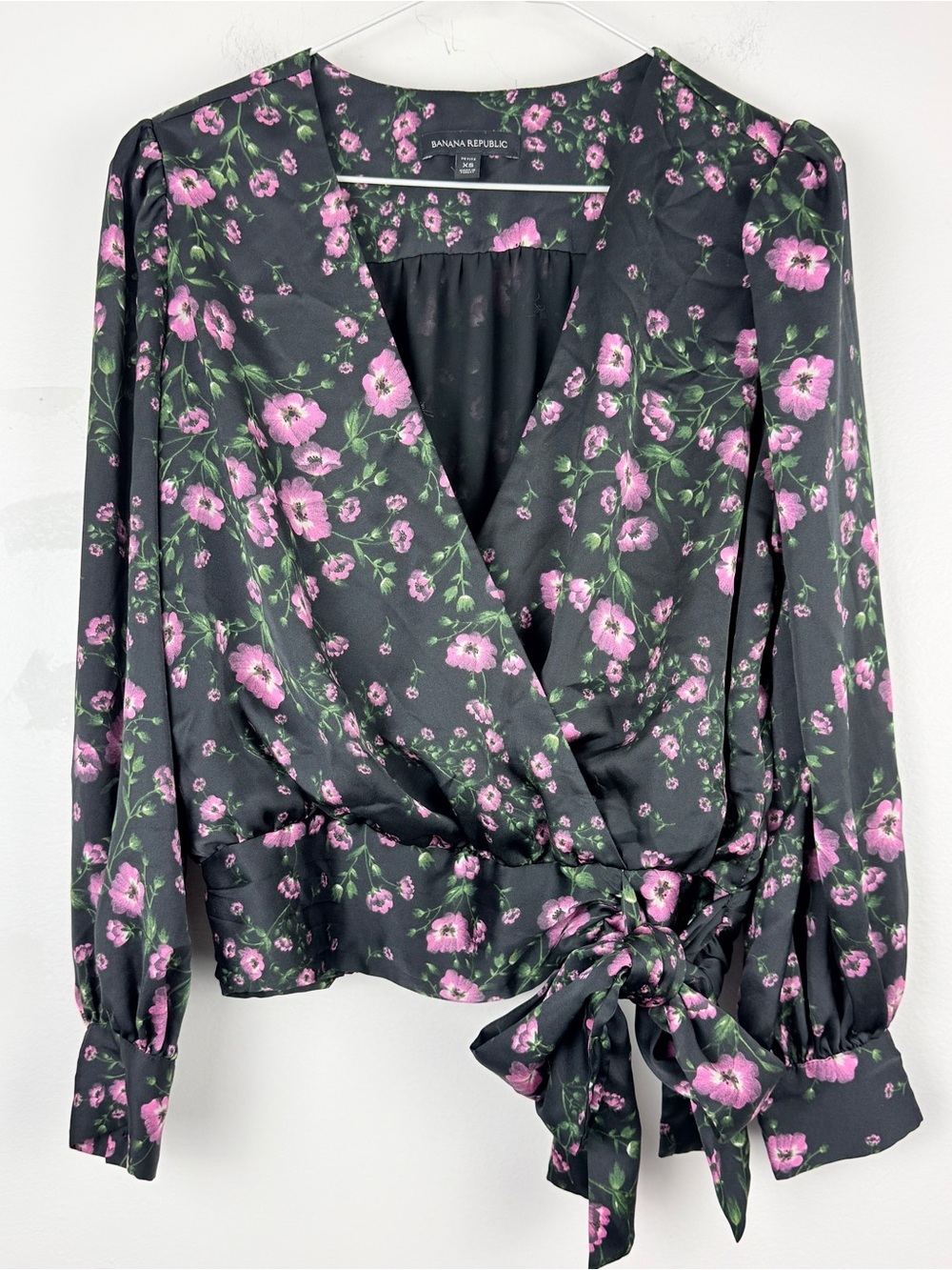 Banana Republic Floral Wrap Blouse Black Pink Tie Waist Petite XSp Romantic